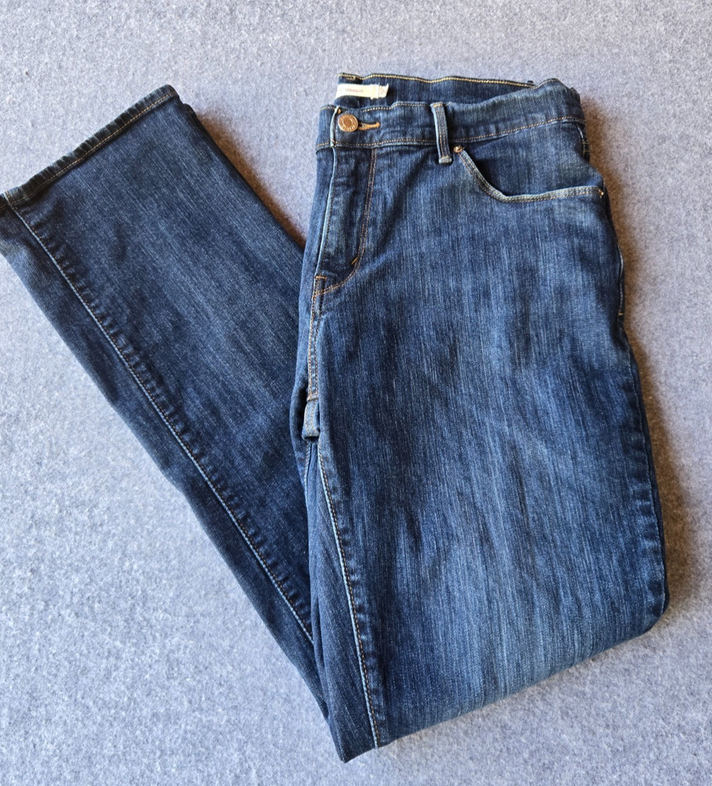 Levi’s 505 Women's Jeans Shaping Straight Medium Wash Blue Size 30 (32x31)